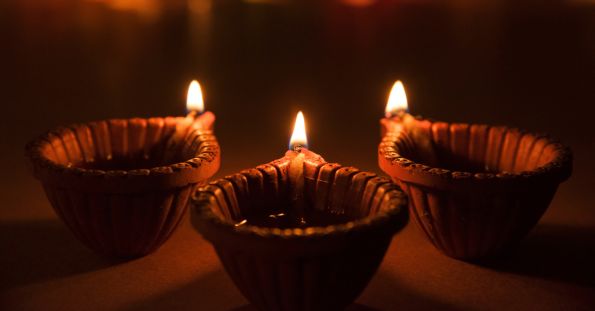 Use Earthen Diyas For Lighting During Diwali